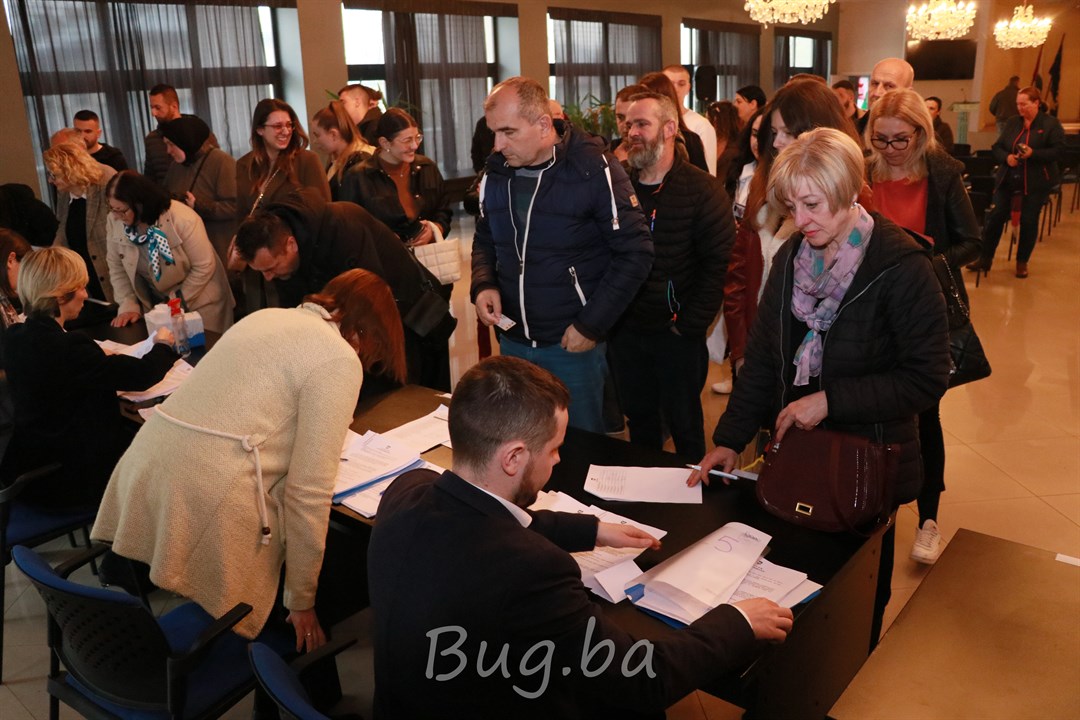 u općini bugojno potpisani ugovori o stipendiranju 197 studenata - bug.ba